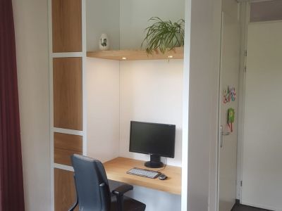 Werkplek in woonkamer